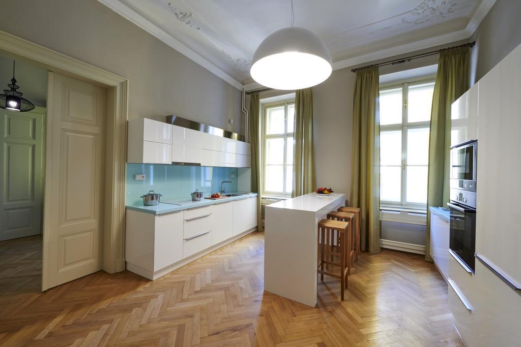 Grand Central Residence By Tkc Prága Kültér fotó