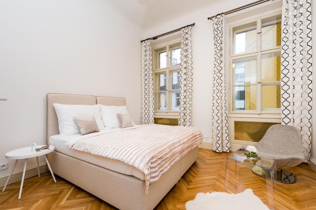 Grand Central Residence By Tkc Prága Kültér fotó
